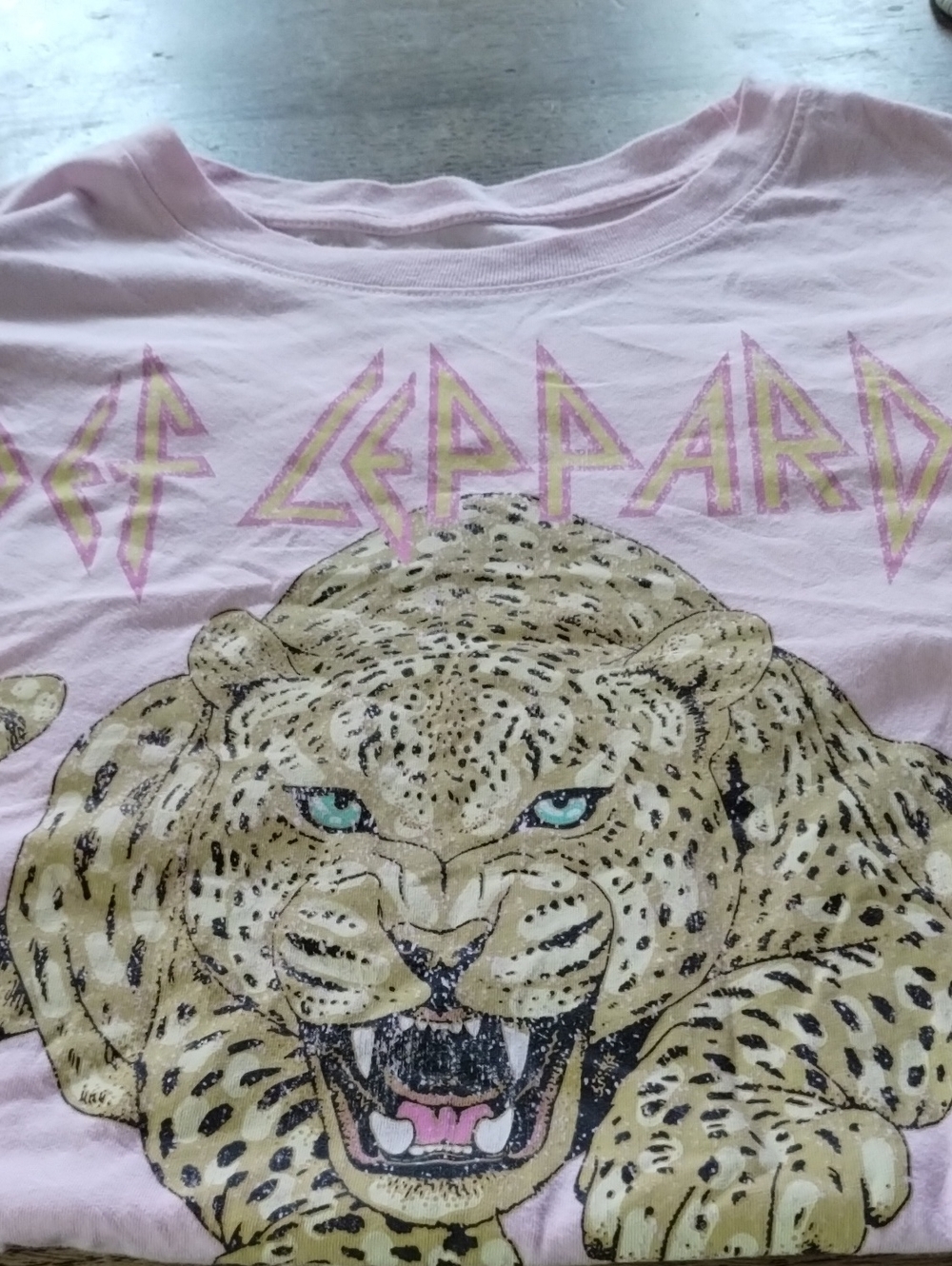 Def Leppard Pink Leopard Graphic T‑Shirt